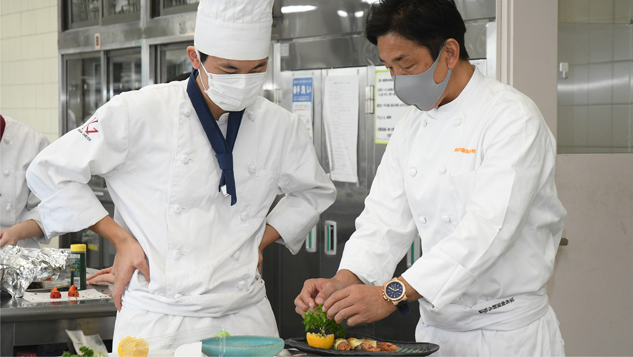 シェフによる実習の様子
